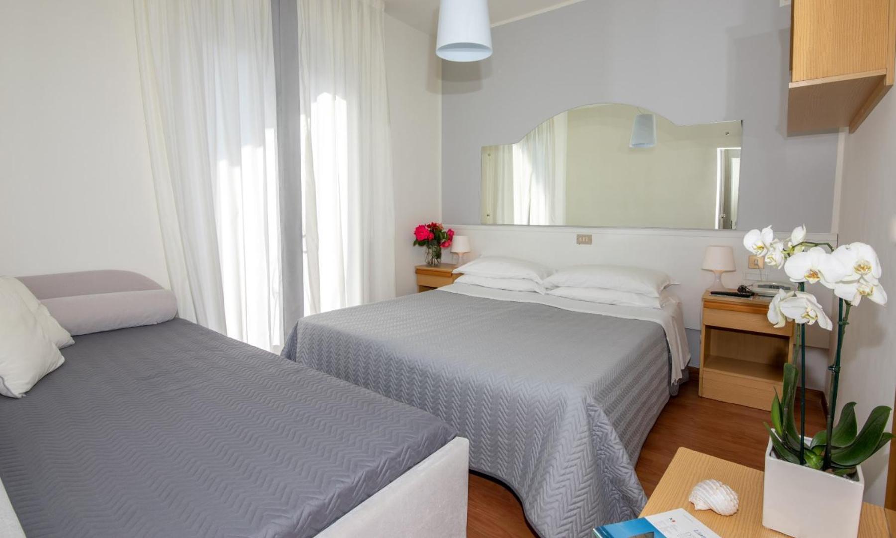 לידו די ג'סולו Hotel Plaza Esplanade מראה חיצוני תמונה