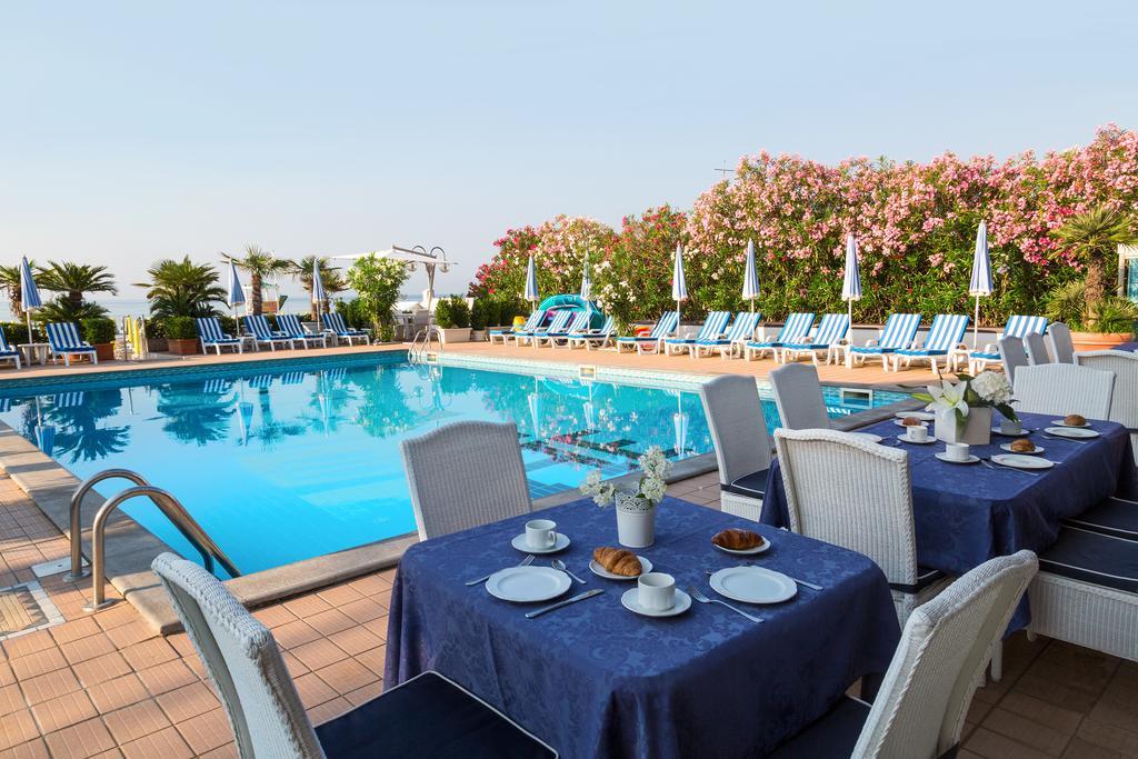 לידו די ג'סולו Hotel Plaza Esplanade מראה חיצוני תמונה